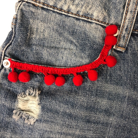 🐝 3/$20 Ashley Mason Red Pom Pom Denim Shorts Size 27 - Picture 6 of 11